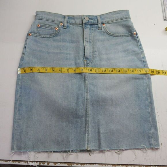 GAP Denim Skirt Women's Size 28 Raw Hem Light Wash Blue Mid Length - Picture 7 of 9